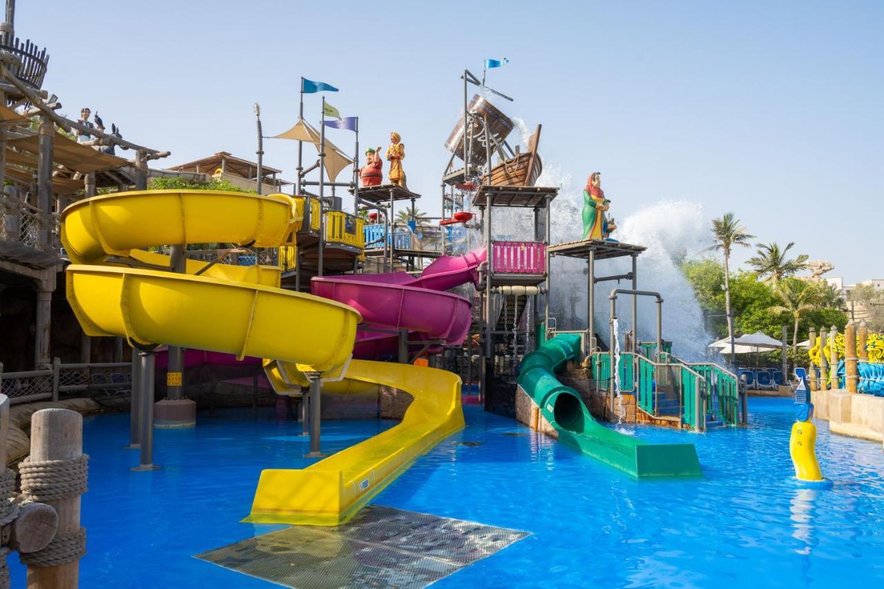 Jumeirah Beach Hotel Dubai Buitenkant foto The pirate ship at Splash Jungle Water Park