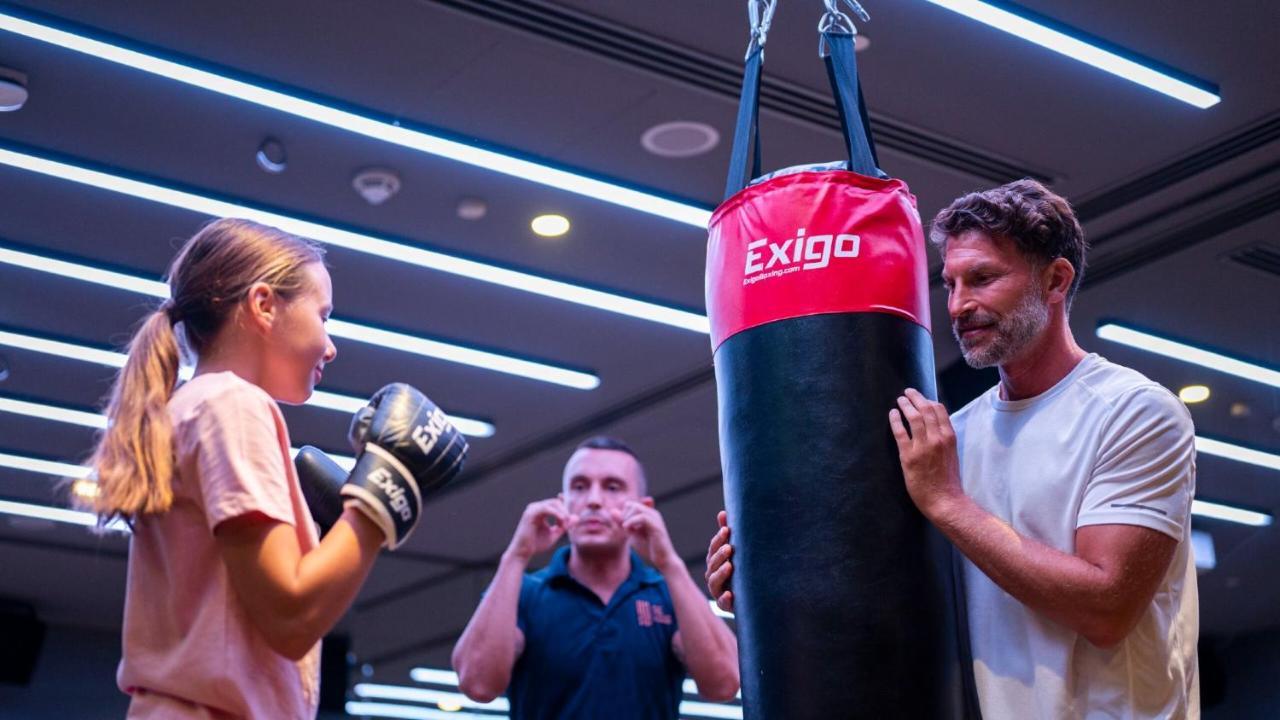 Jumeirah Beach Hotel Dubai Buitenkant foto A heavy bag