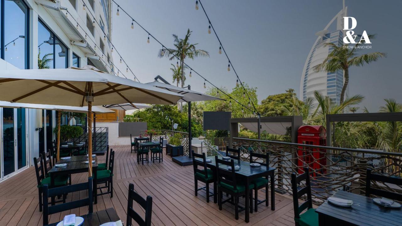 Jumeirah Beach Hotel Dubai Buitenkant foto The Deck