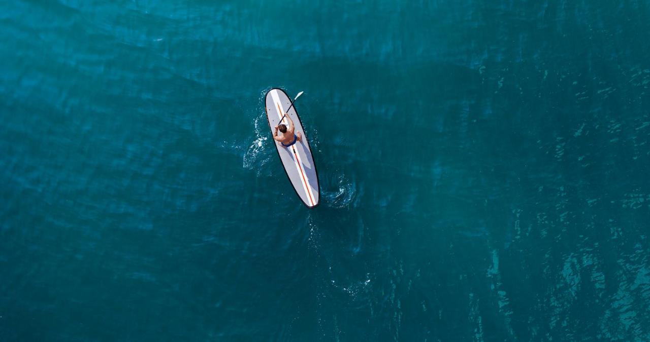 Jumeirah Beach Hotel Dubai Buitenkant foto Stand-up paddle boarder