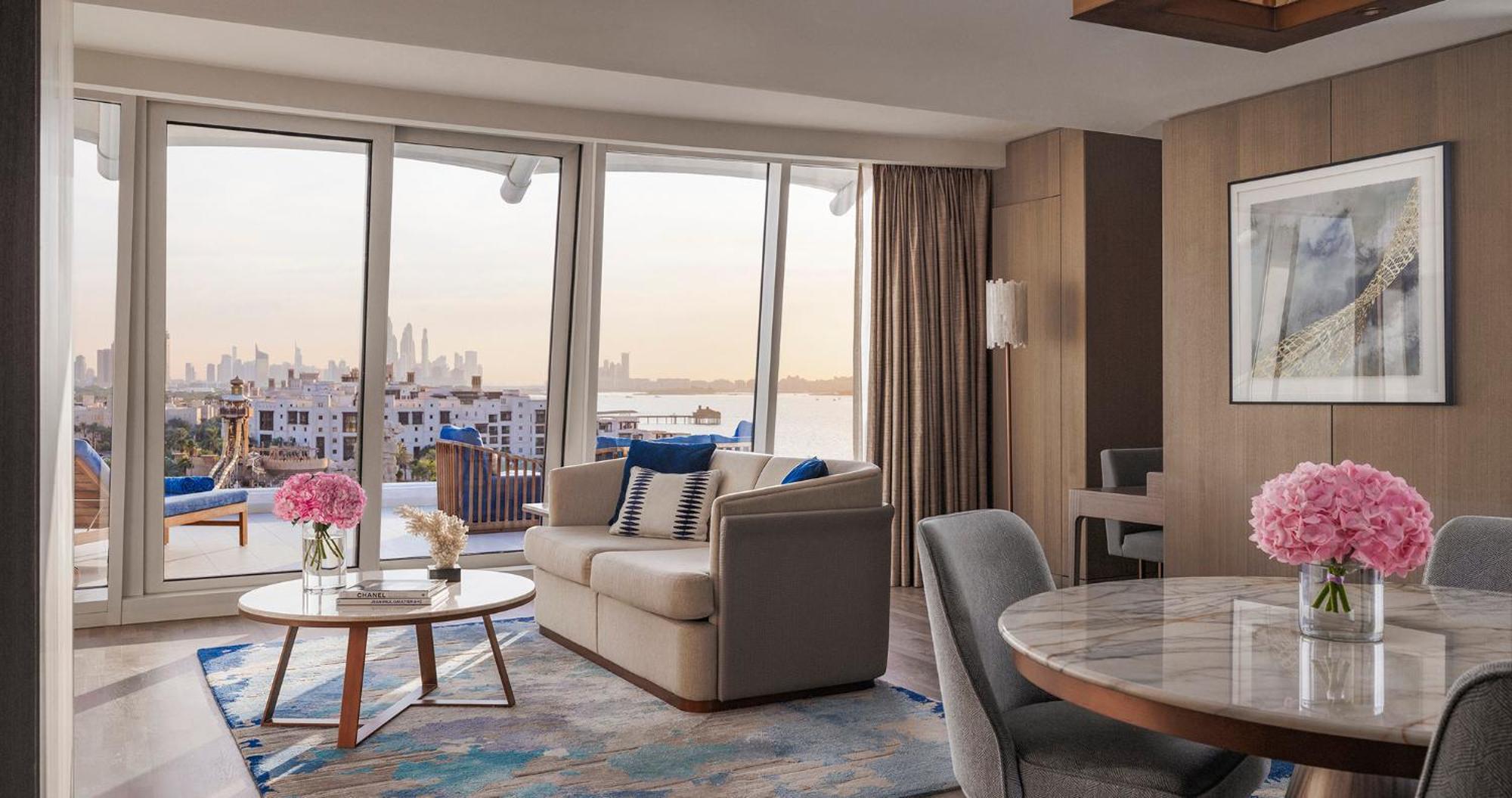 Jumeirah Beach Hotel Dubai Kamer foto A suite at the hotel