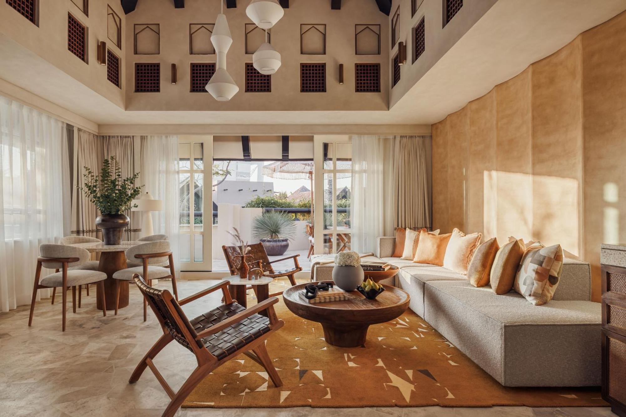 Jumeirah Beach Hotel Dubai Buitenkant foto The living room of a two-bedroom villa at The Edition
