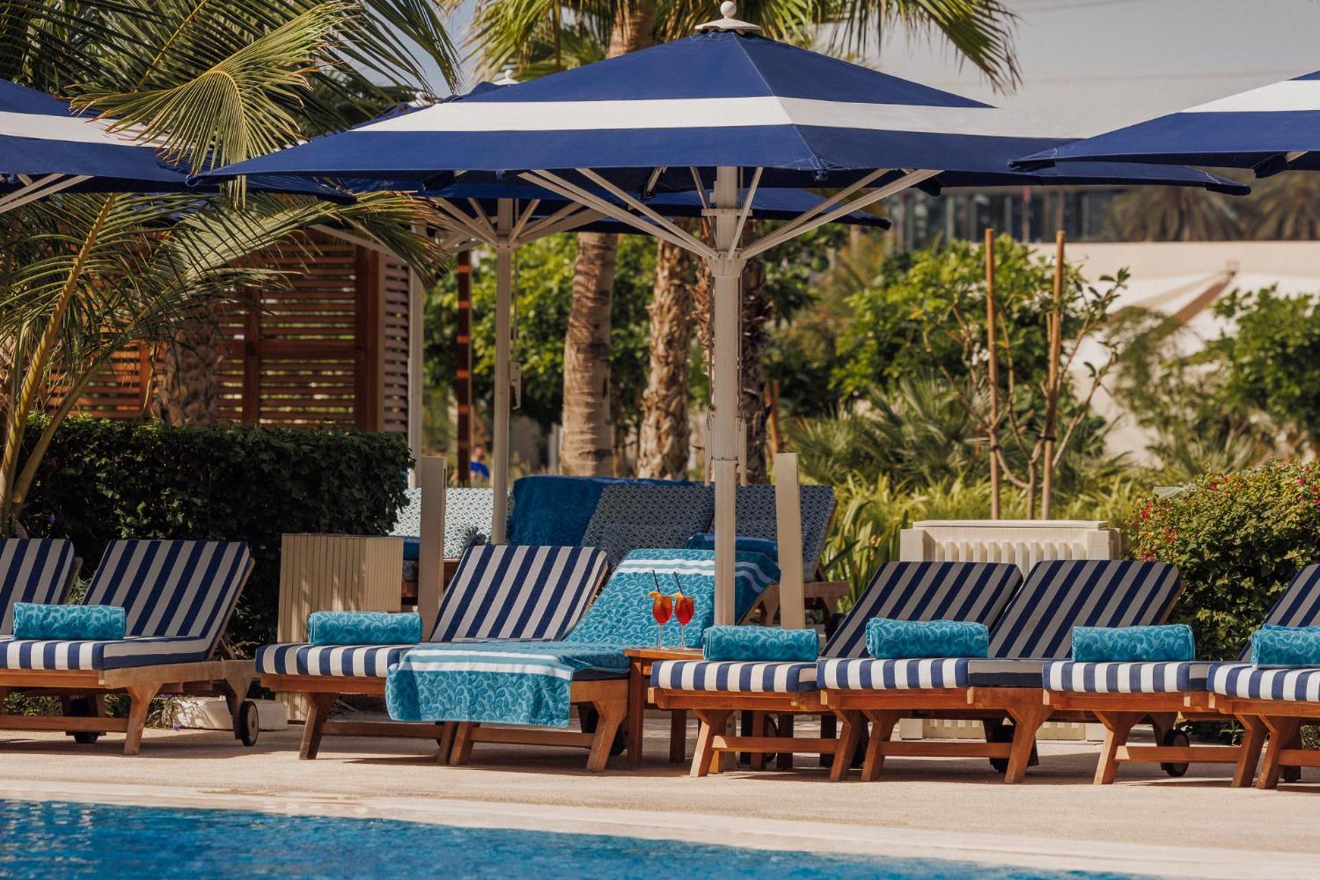 Jumeirah Beach Hotel Dubai Buitenkant foto The swimming pool at the hotel